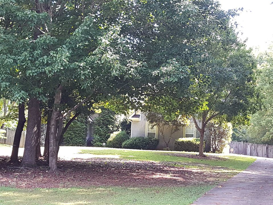 2nd image of 135 Bramlet Ct