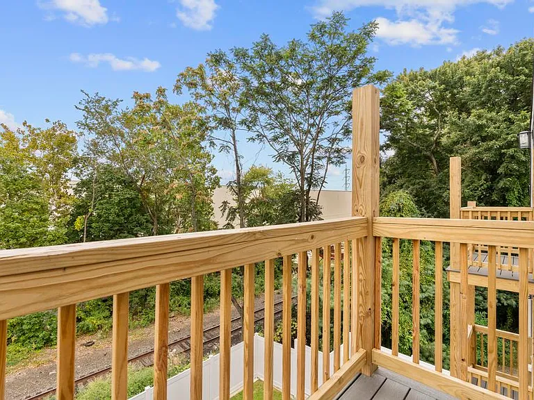 435 Glenbrook Rd #1 — Photo 4