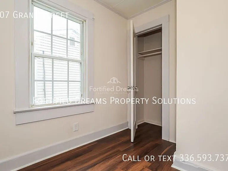 907 Grant St — Photo 11