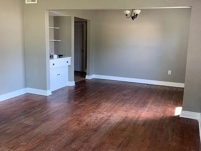 2412 W Lincoln St — Photo 3