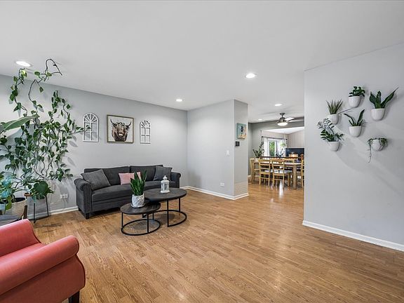 3rd image of 39 Boxwood Ln