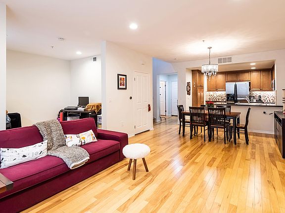 5th image of 6010 Seabluff Dr #128