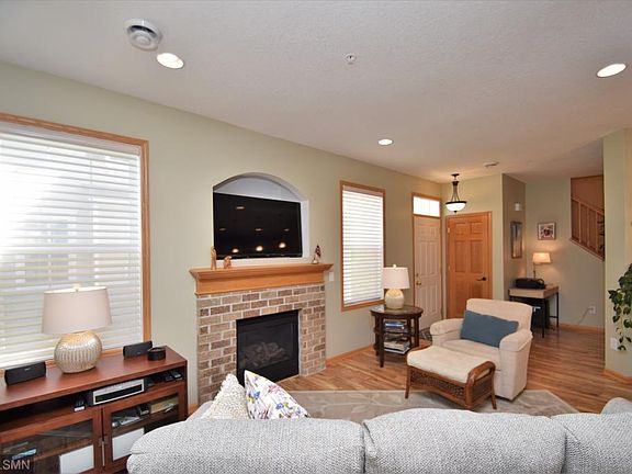 4th image of 10981 Fergus St NE Unit F