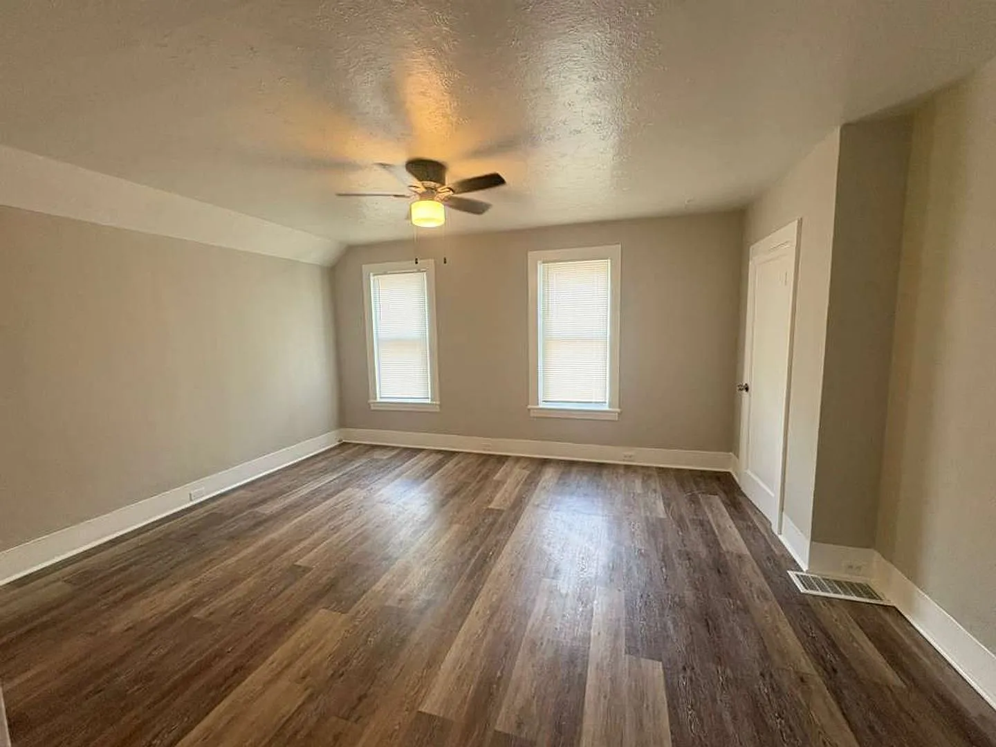 3130 W 33rd Street — Photo 2