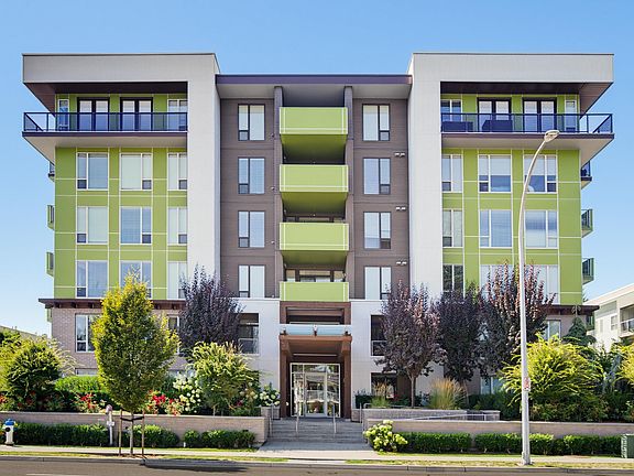 3rd image of 2565 Ware St #105