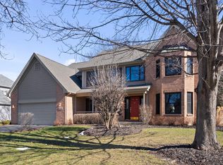 1641 Flagstone Dr, Crystal Lake, IL 60014