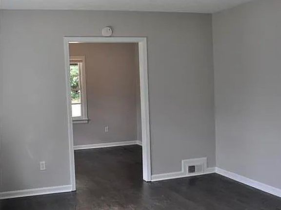 3rd image of 2113 Seavey Dr