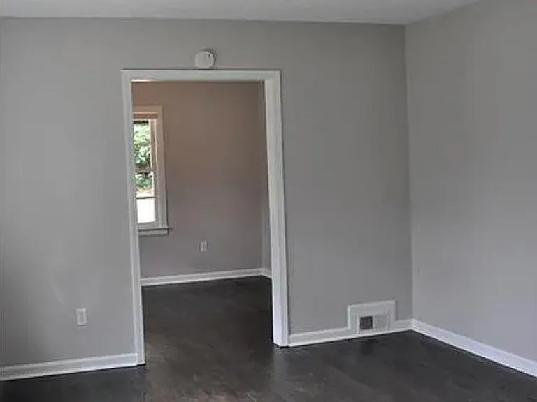 2113 Seavey Dr — Photo 3