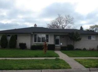 21136 Thiele St, Saint Clair Shores, MI