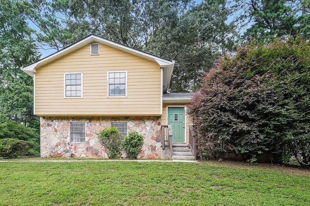 3 bed, 2.0 bath, 1776 sqft, $2,800 — Photo 1