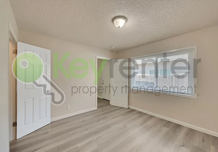 1071 Santiago Ave #6 — Photo 55
