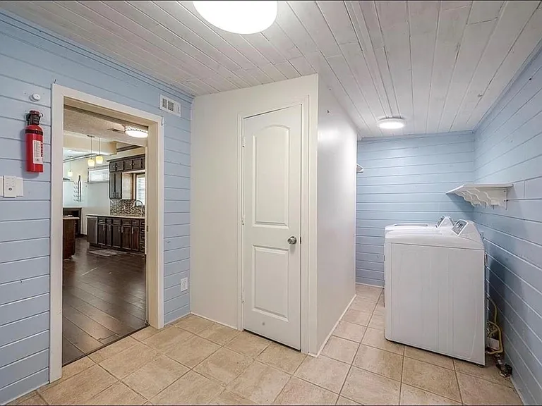 511 Bishop St — Photo 26
