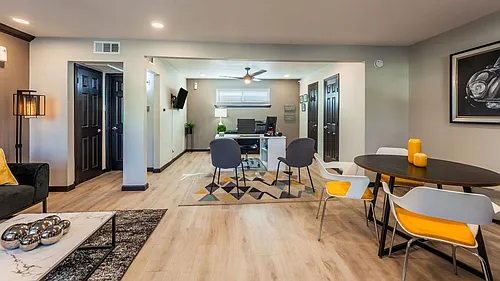 Metro @ 404 Apartments Photo 1