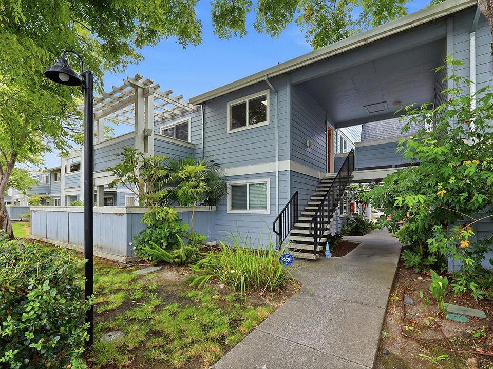 1st image of 225 Burt Street #9