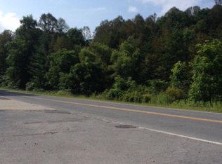 Lively St, Fayetteville, WV 25840