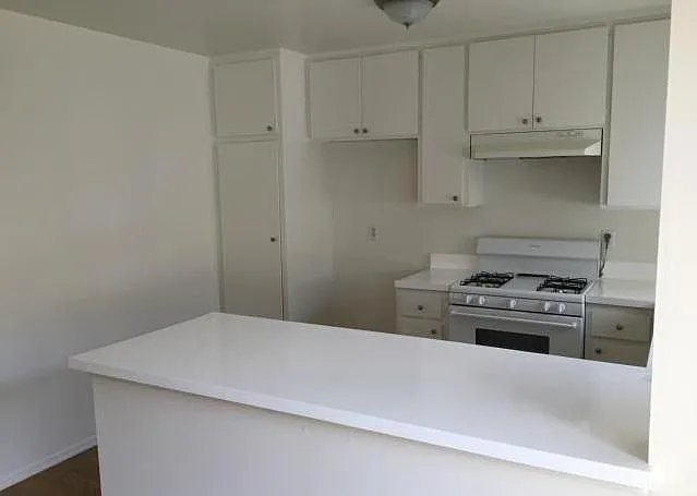 La Costa Apartments — Photo 8