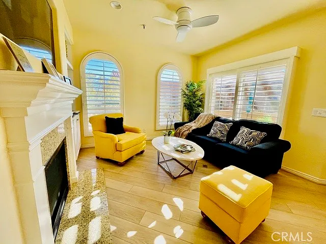 2 bed, 2.5 bath, 1200 sqft, $3,500 — Photo 2
