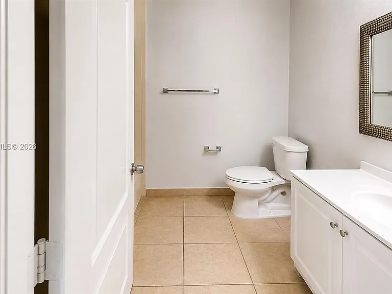 1652 SE 28th St #200 — Photo 7