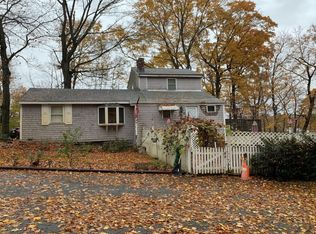 9 Hill Rd, South Hamilton, MA 01982