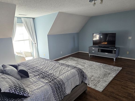 4th image of 1091 Boardwalk Pl