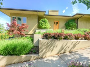 160 Nob Hill St, Ashland, OR 97520