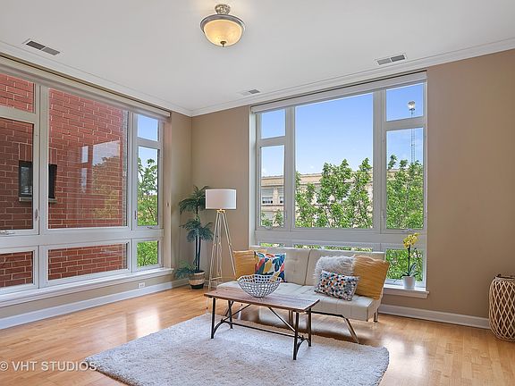 3rd image of 1021 W Buena Ave APT 3W