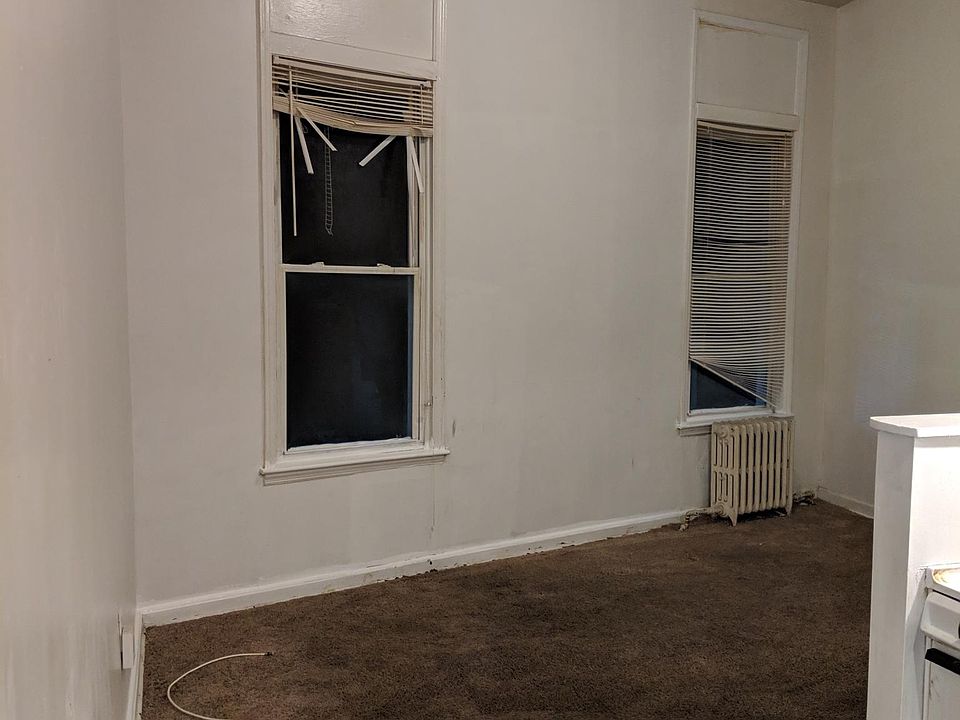 2nd image of 716 N Fremont Ave