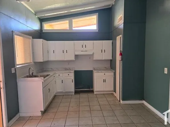 5301 Queen Mary Ln, Jackson, MS 39209