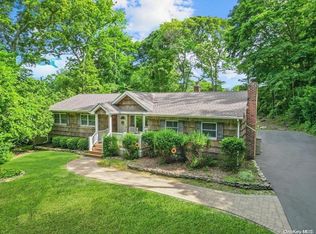 10 Farm Rd, Shoreham, NY 11786