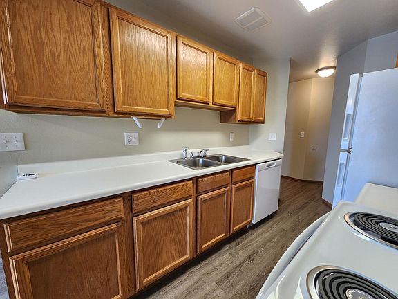 4th image of 13328 E 28th Ave #D
