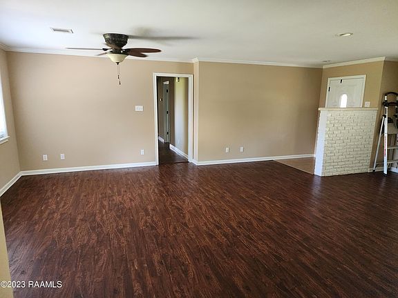 4th image of 921 Marilyn Dr