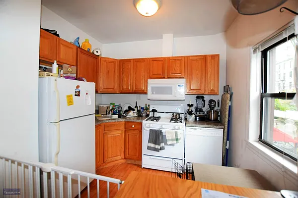Rented by Brownstone Real Estate | media 9