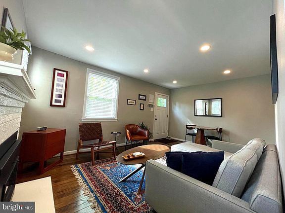 4th image of 2938 Woodlawn Ave
