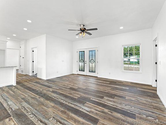 4th image of 1100 W Main St