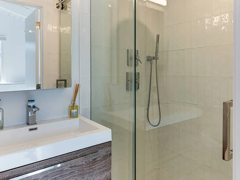 143 Soundview Dr — Photo 8