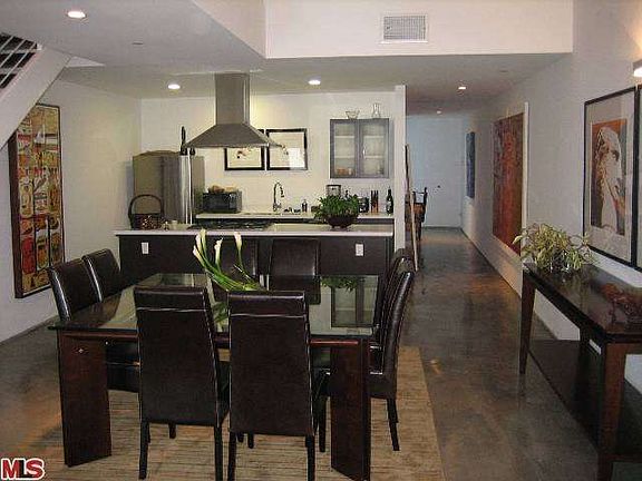3rd image of 611 N Bronson Ave APT 3