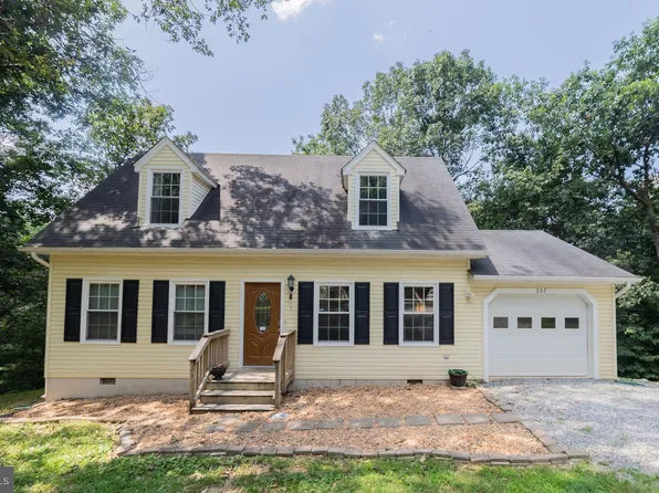 307 Crowfoot Ln, Gerrardstown, WV 25420