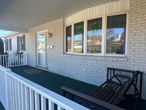 3rd image of 808 E 3rd St