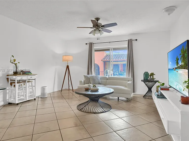 10786 N Kendall Dr #D18 — Photo 2