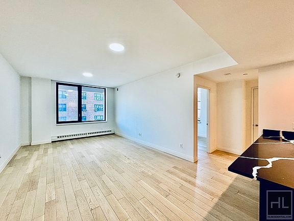 2nd image of 3128 Henry Hudson Pkwy E #206