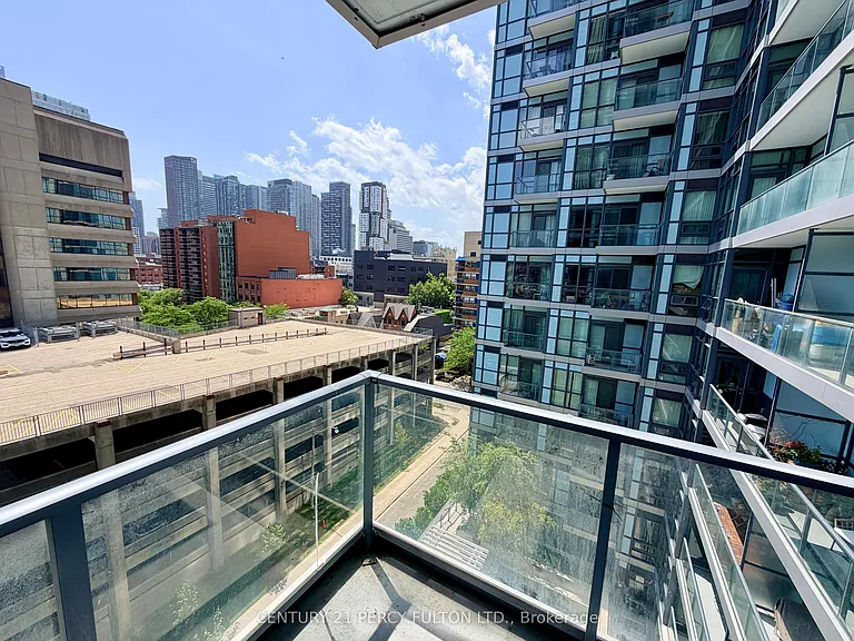 210 Simcoe St #813 — Photo 11