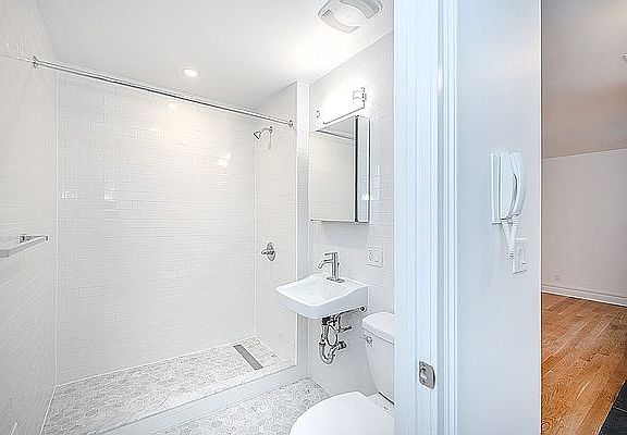4th image of 124 W 79th St #10E