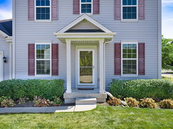 2009 Mayfair Dr, Island Lake, IL 60042