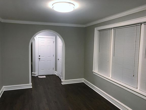 4th image of 5526 N Artesian Ave #3