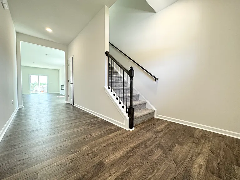 1650 Secrest Commons Dr — Photo 2