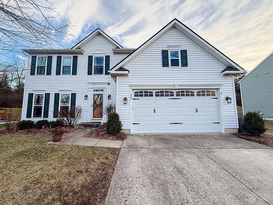 1st image of 807 Cherry Hill Ln