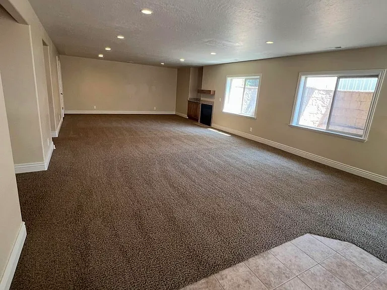 2049 W Sunflower Ln — Photo 32