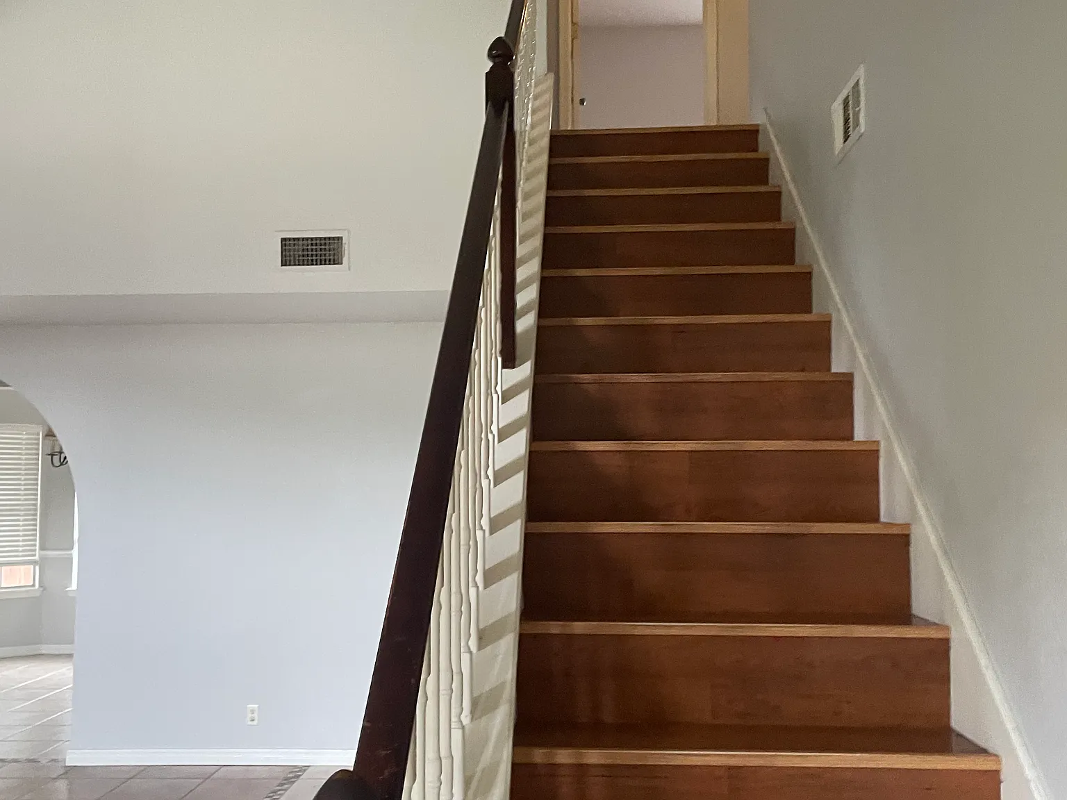 3 bed, 2.5 bath, 2247 sqft, $2,000 — Photo 2