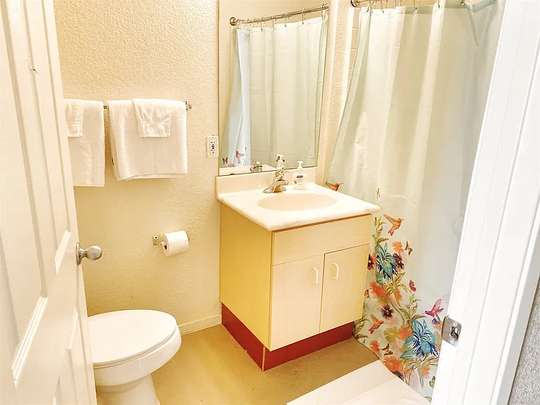 1525 2nd Ave #101 — Photo 3