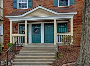 9125 N Swan Cir, Saint Louis, MO 63144